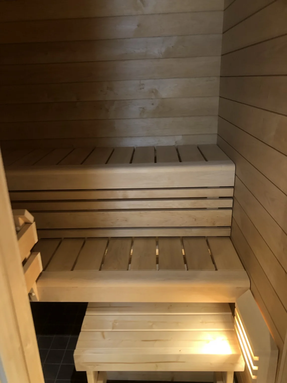 Puupintainen sauna